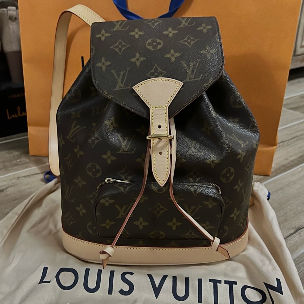 Vintage authentic Louis Vuitton montsouris MM backpack.